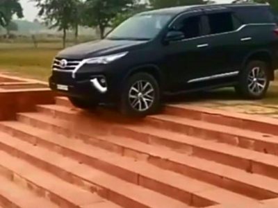 Off Roading Videos of Toyota Fortuner in India