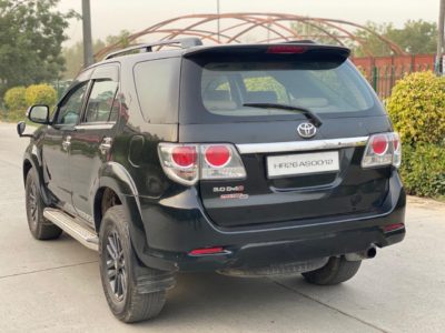 Buy Toyota Fortuner | VIP Number 0012 | 3.0 4×4 Manual, Year 2010