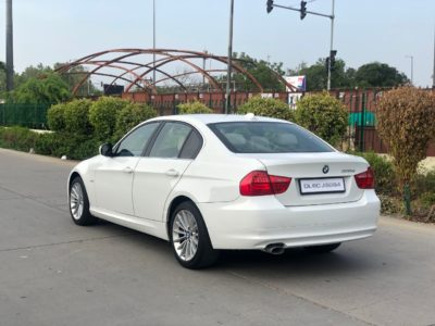 BMW 320d 2011 Highline | Sunroof – Display Screen – Electronic Steering | TOP MODEL | 16,000 KM Only