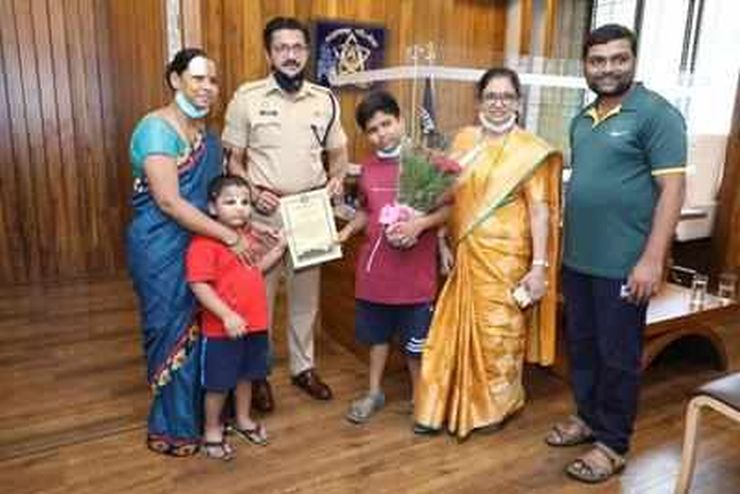 10 year-old kid uses karate kick to break car windscreen and rescue his drowning family