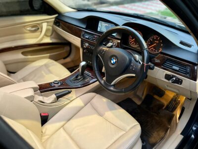 BMW 330i SPORTS PETROL – 6 Cylinder