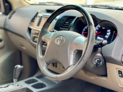 TOYOTA FORTUNER AUTOMATIC 2013