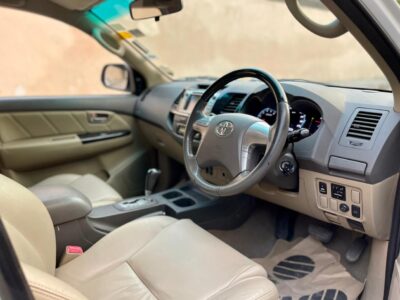 TOYOTA FORTUNER AUTOMATIC 2013