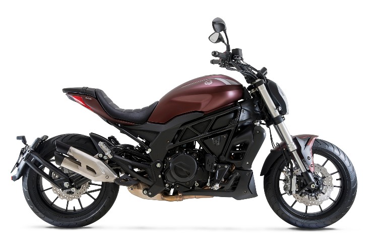Benelli 502C launched in India; Rs 1 lakh cheaper than Kawasaki Vulcan S