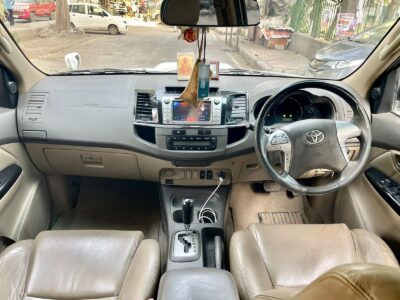 TOYOTA FORTUNER 2012/AUGUST – WHITE – INR 11.25 LAKH