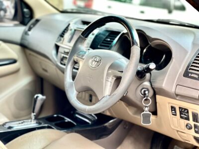 TOYOTA FORTUNER 2012/DEC AUTOMATIC